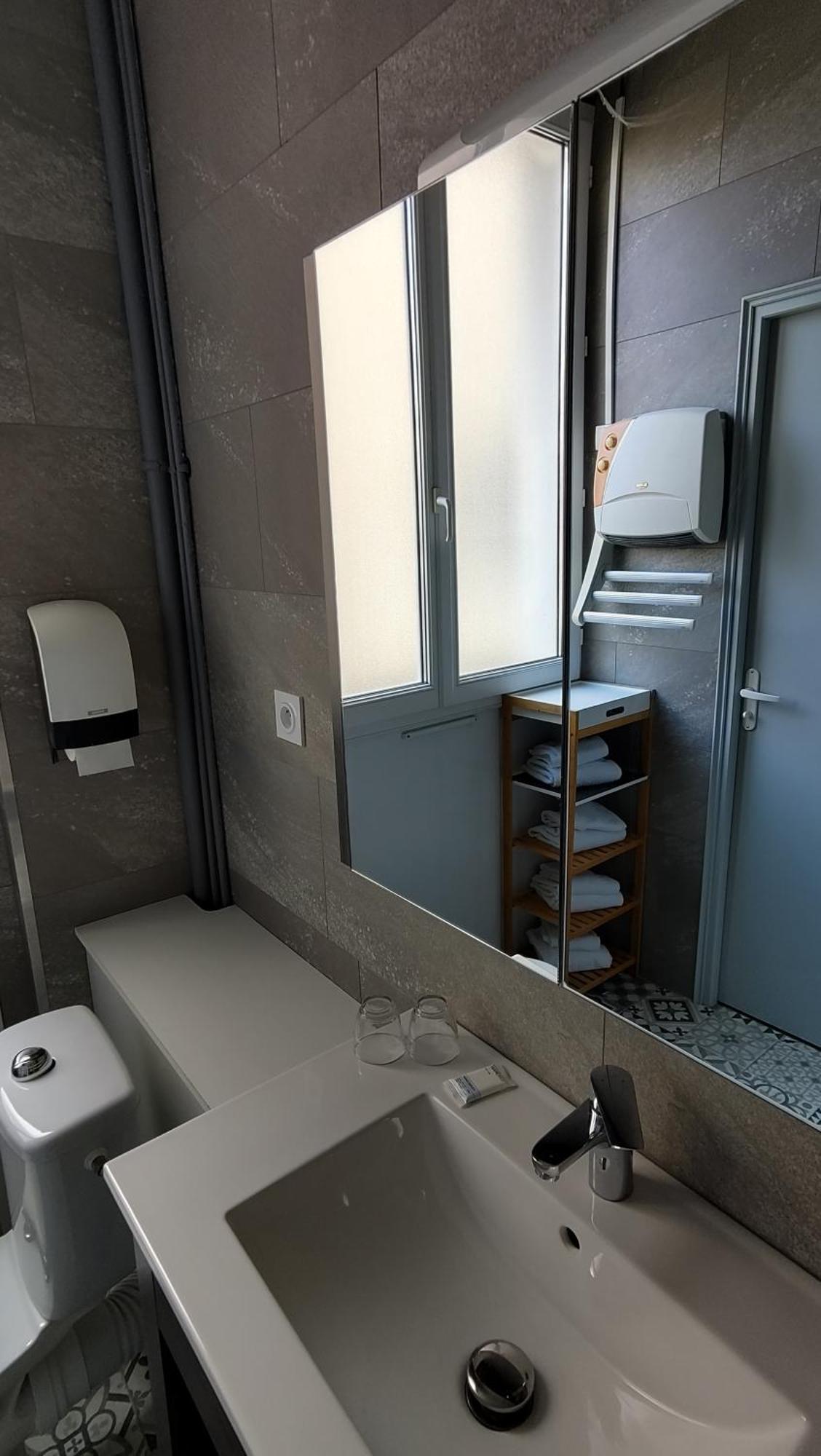Hotel Le Colibri エクスレバン エクステリア 写真