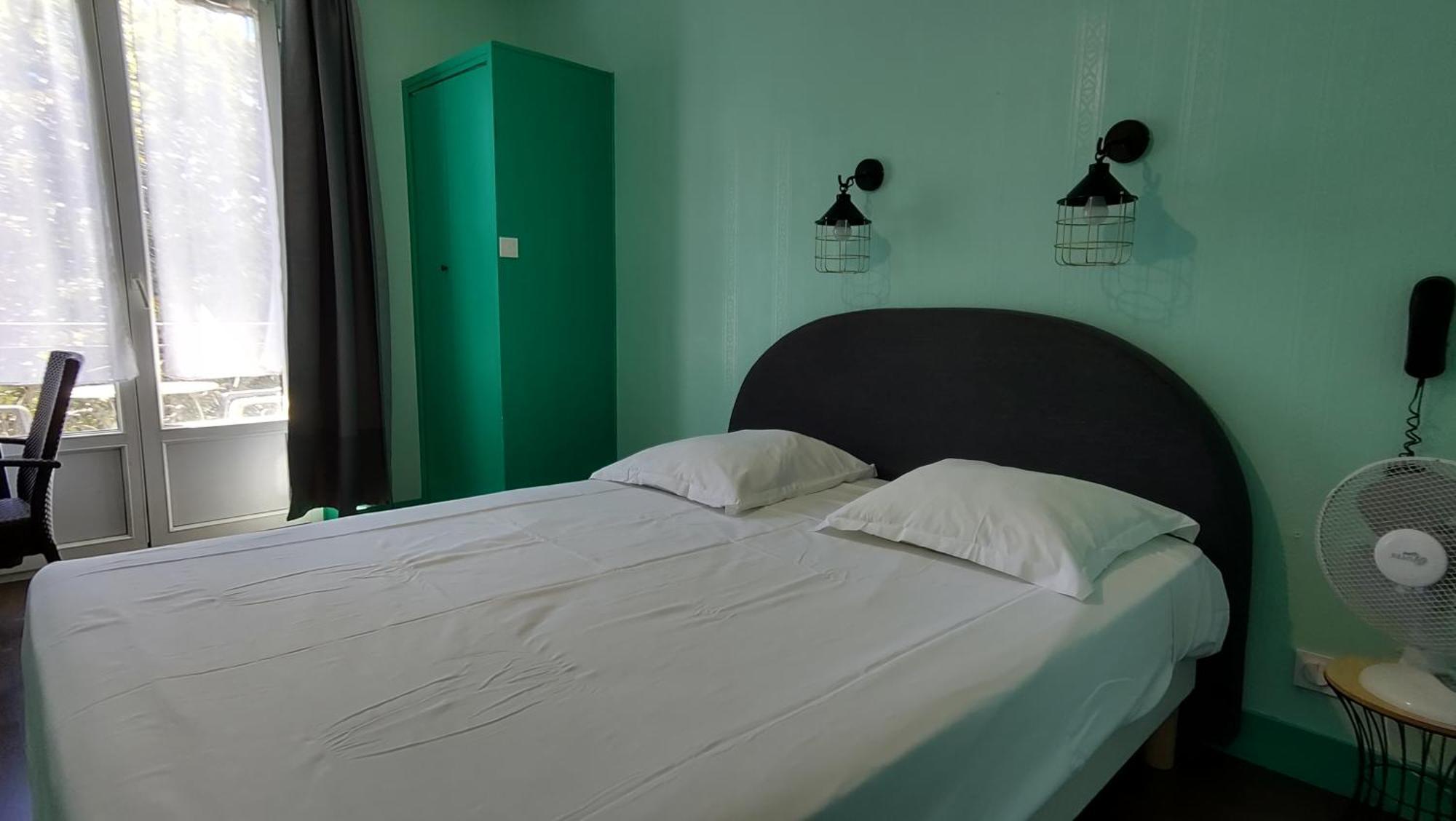 Hotel Le Colibri エクスレバン エクステリア 写真