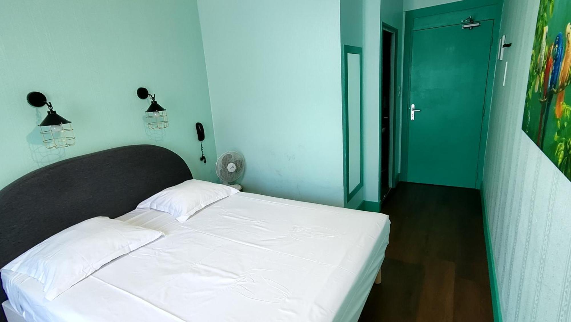 Hotel Le Colibri エクスレバン エクステリア 写真